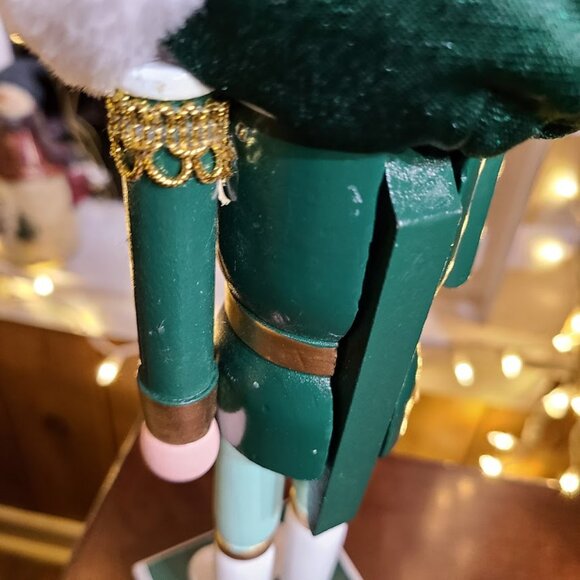 Green Christmas Nutcracker Soldier Wooden Xmas Holiday Mantel Decoration Statue - Picture 12 of 13